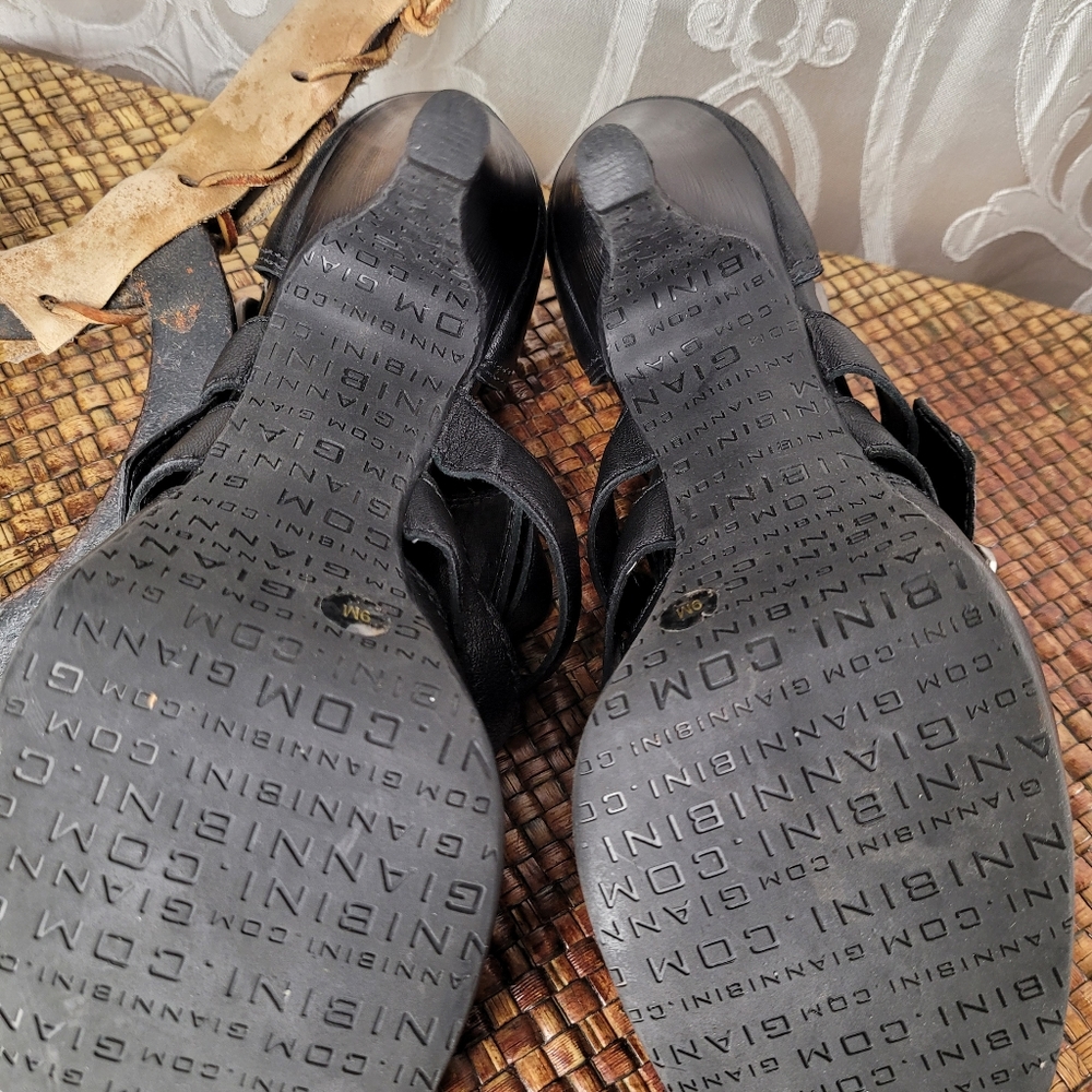 Gianni Bini 4"heels with buckles size 9M - Picture 7 of 11